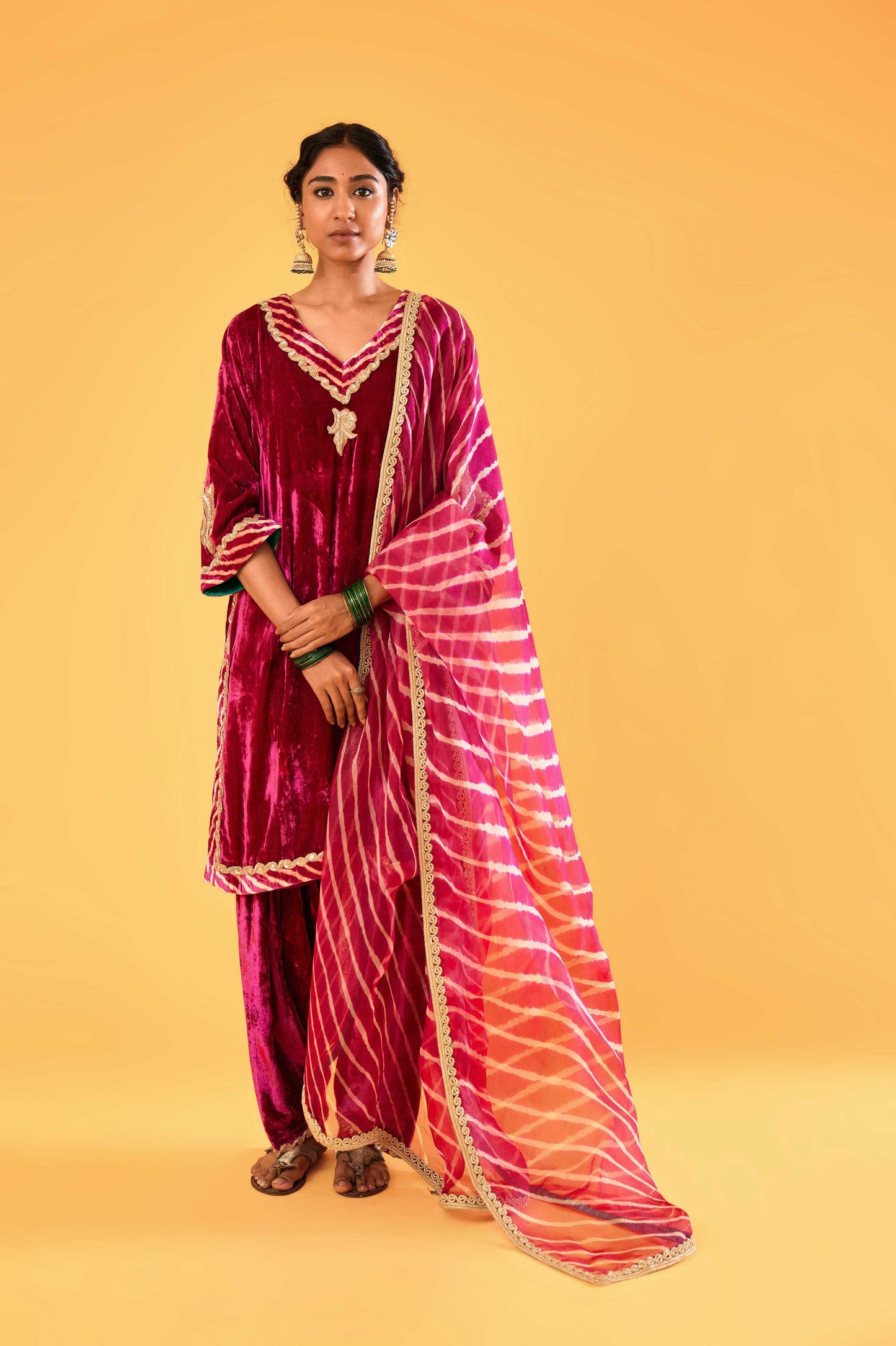 Sagarika Makhmal Joda (Kacha Gulabi)