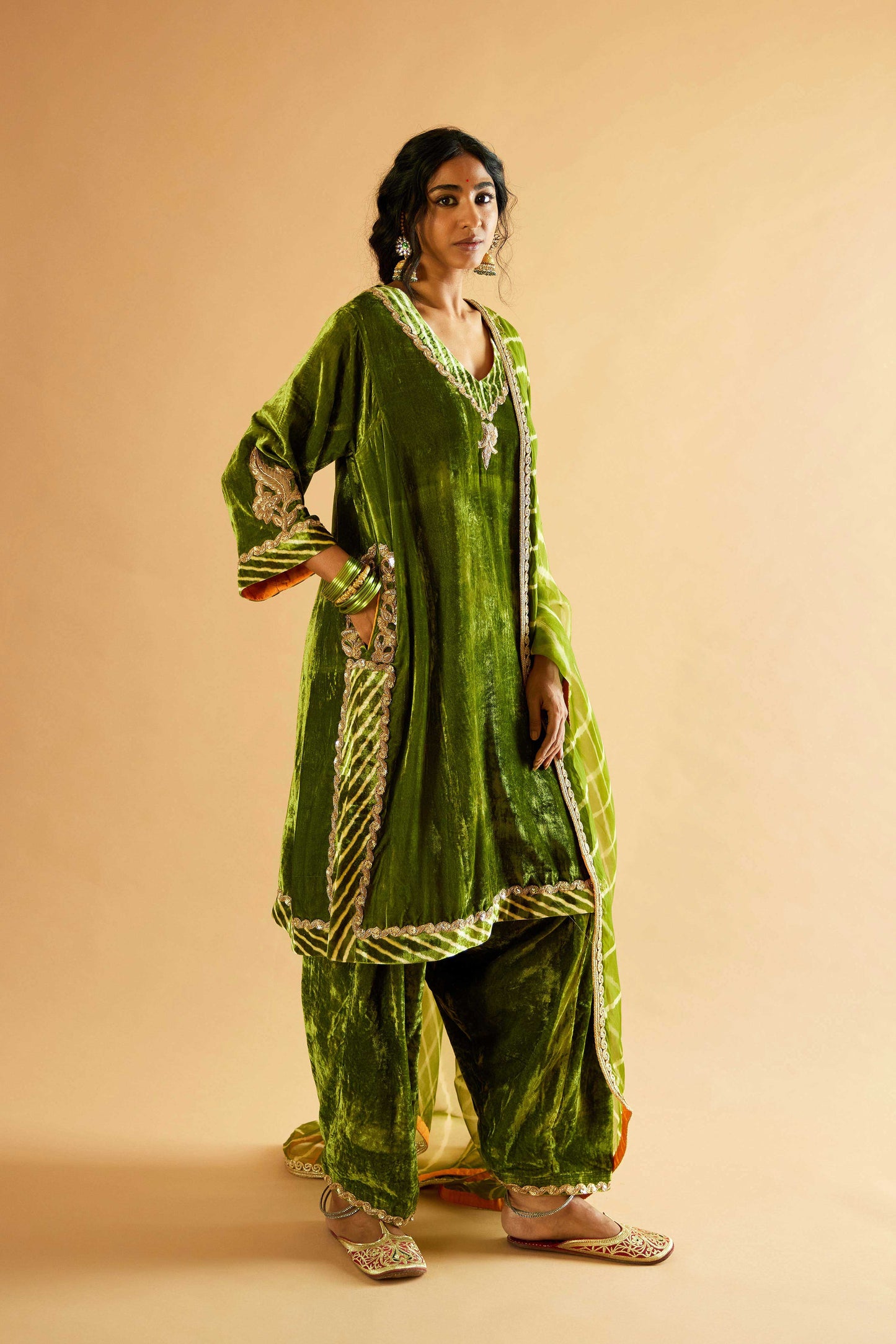 Sagarika Makhmal Joda (Mehndiya)