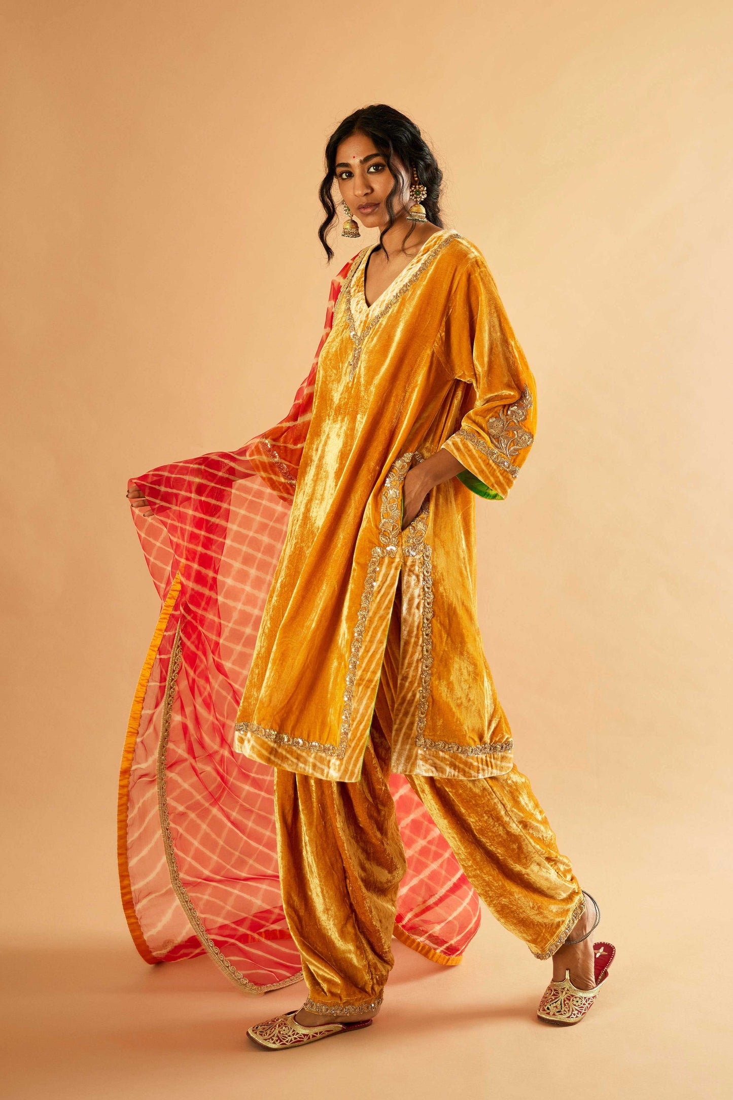 Sagarika Makhmal Joda (Peela)