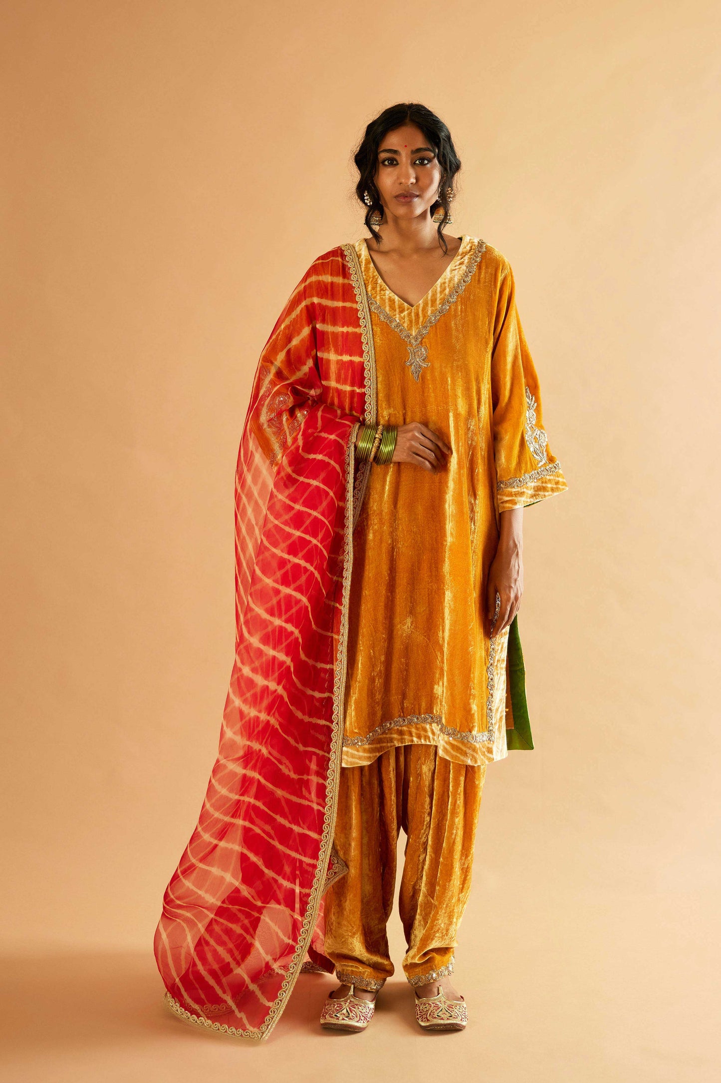Sagarika Makhmal Joda (Peela)