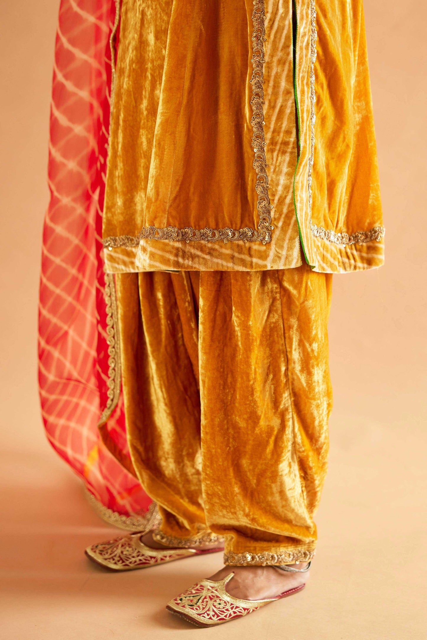Sagarika Makhmal Joda (Peela)