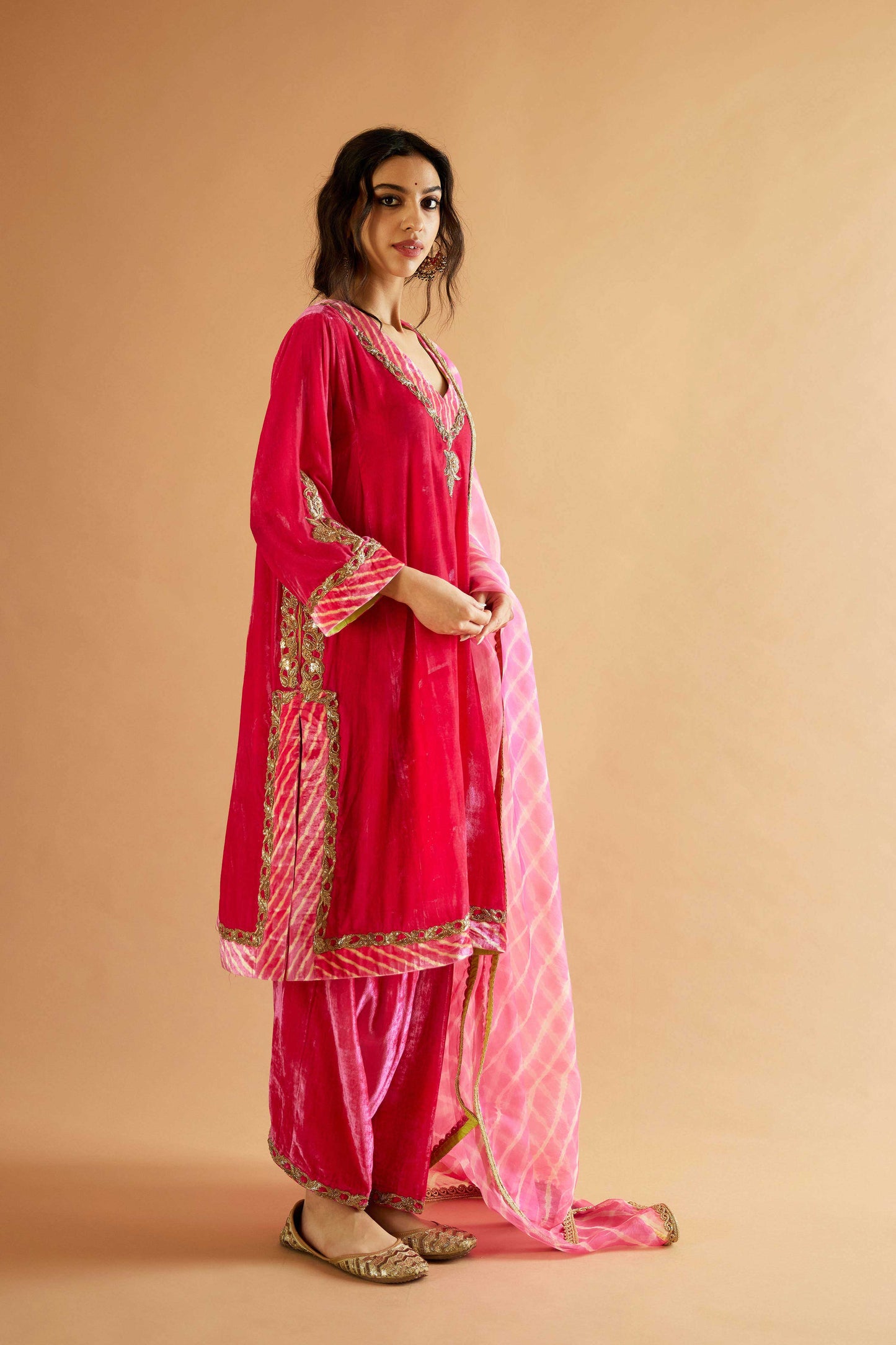 Sagarika Makhmal Joda (Rani)