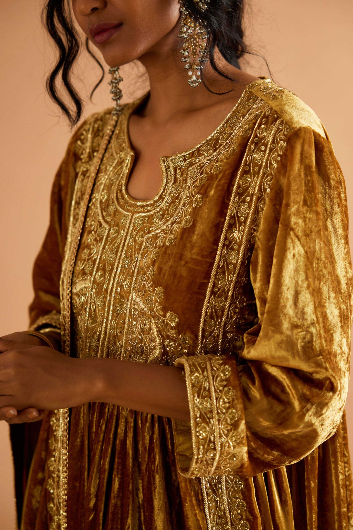 Shehzadi Sunehri Makhmal Joda