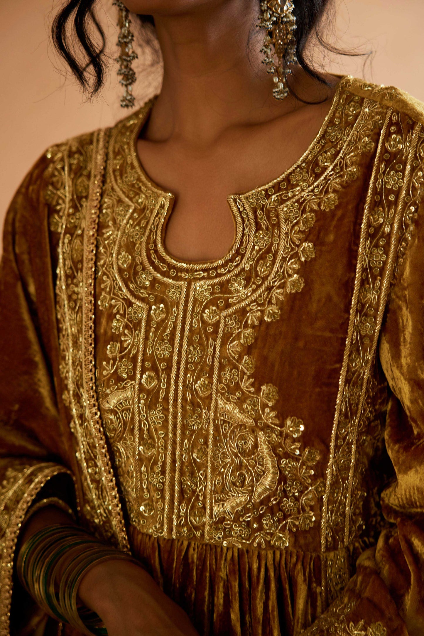 Shehzadi Sunehri Makhmal Joda