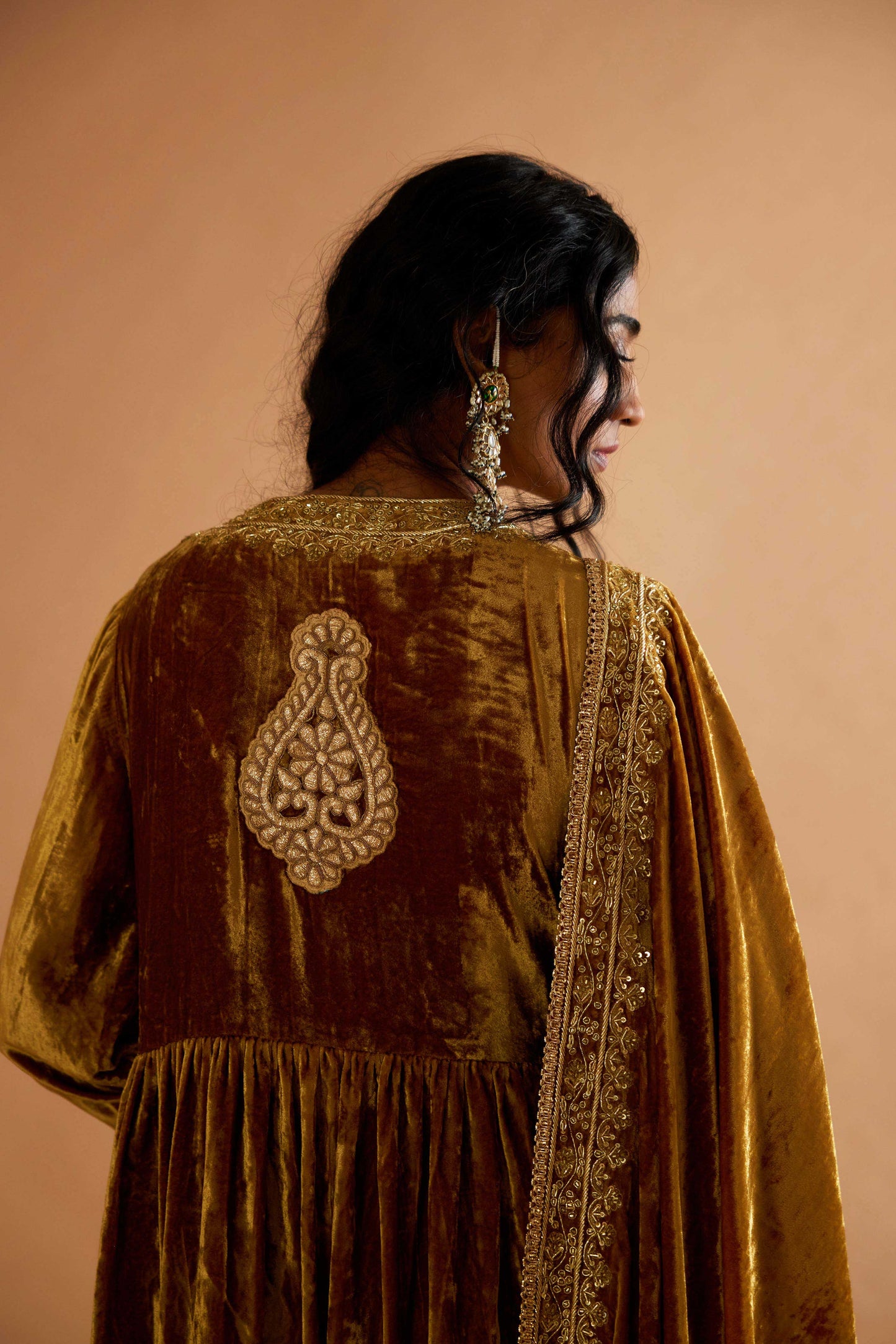 Shehzadi Sunehri Makhmal Joda