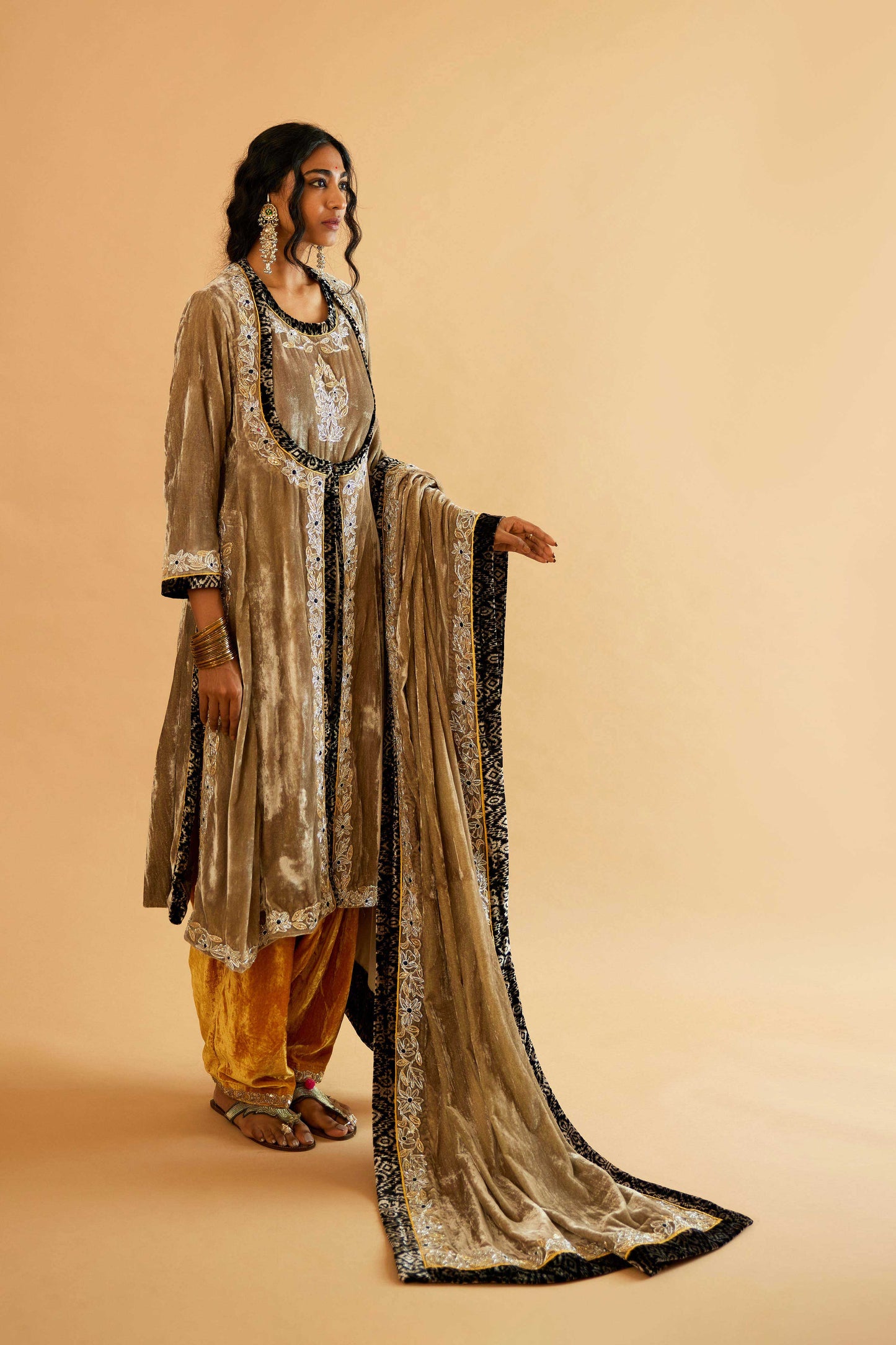 Shehzadi Rupehli Makhmal Joda