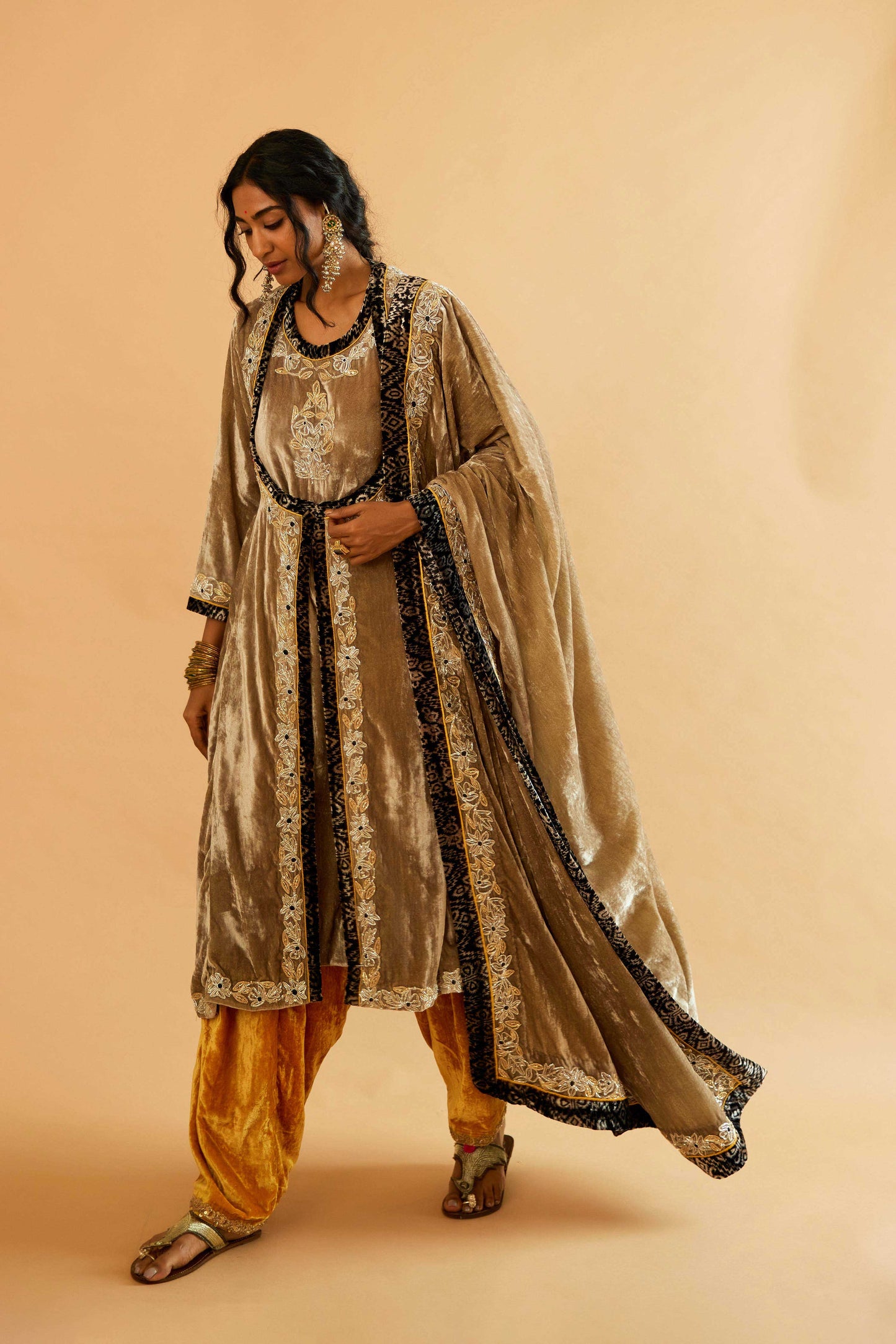 Shehzadi Rupehli Makhmal Joda