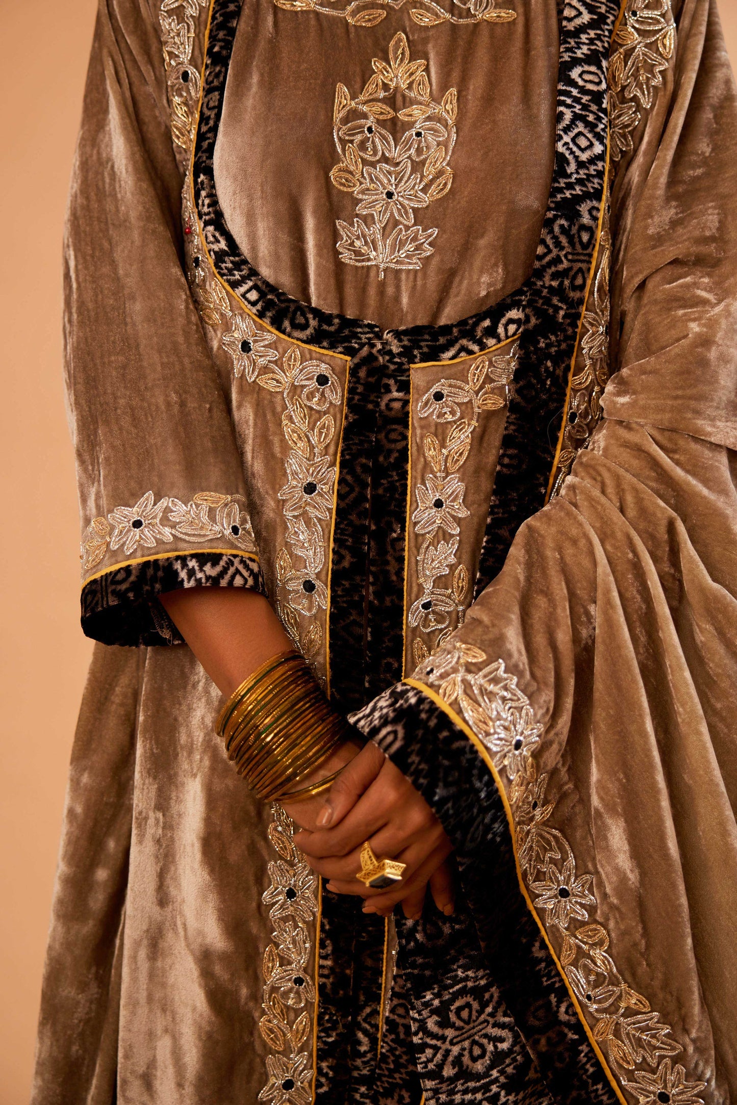 Shehzadi Rupehli Makhmal Joda