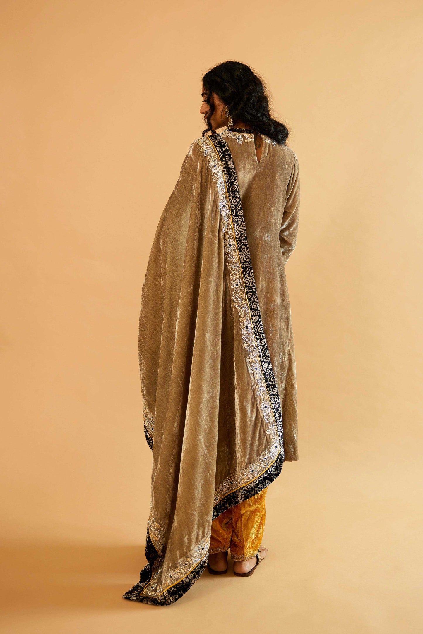 Shehzadi Rupehli Makhmal Joda