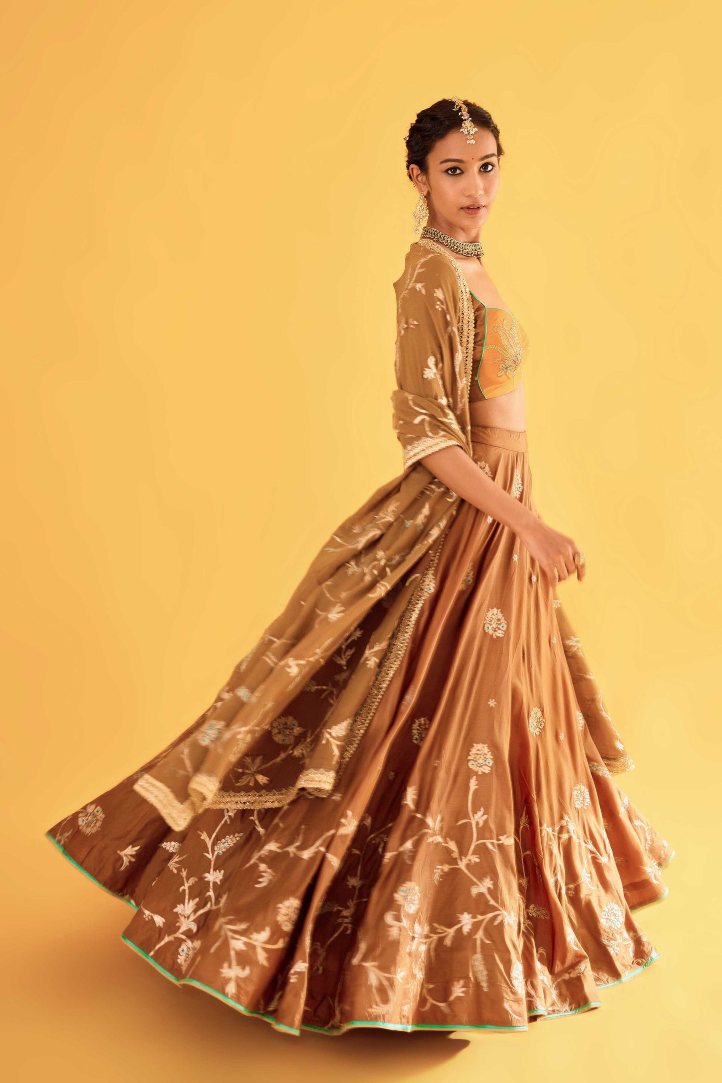 Aishwarya Lehenga (Kaansi)
