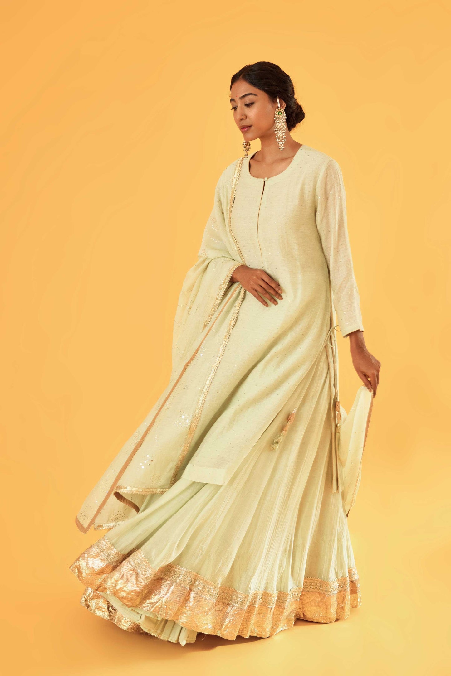 Ambika Devi Lehenga (Offwhite)