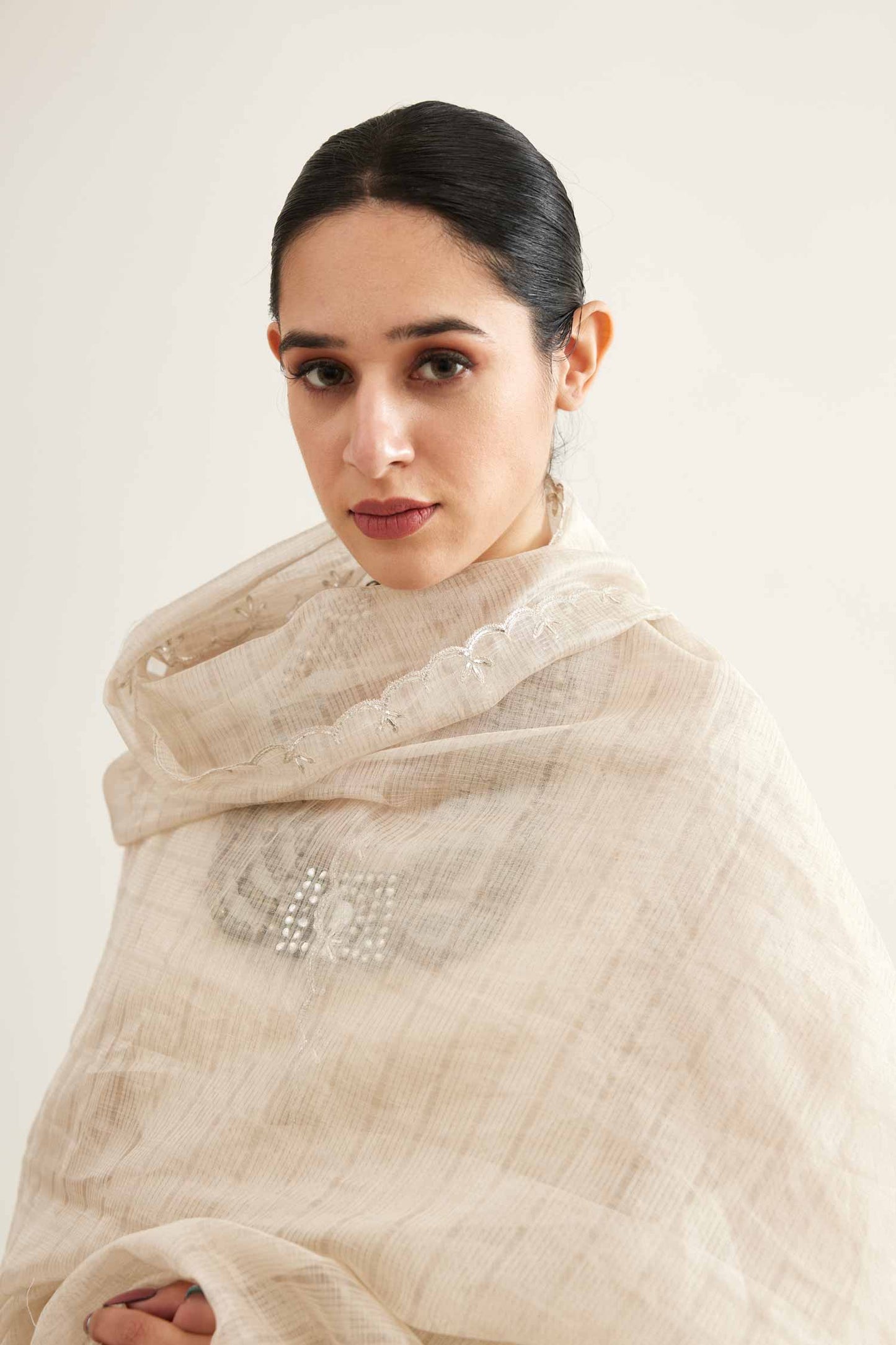 Aqueela Begum joda (safaid)