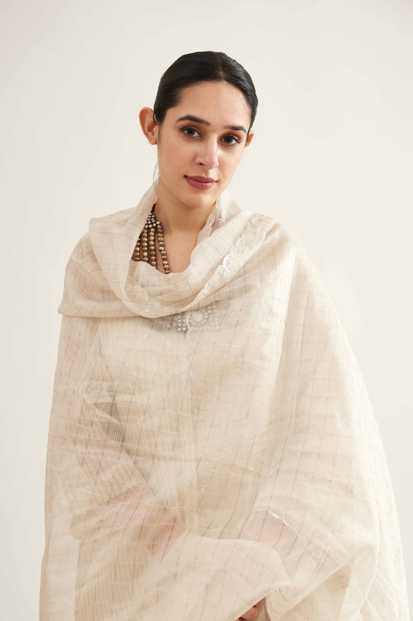 Aqueela Begum joda (safaid)