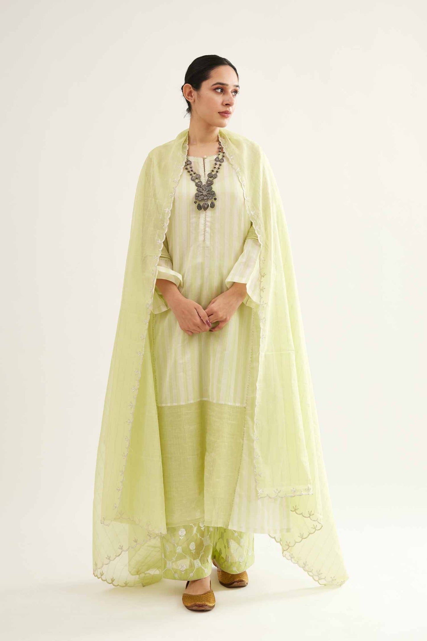 Aqueela Begum joda (Dhani)