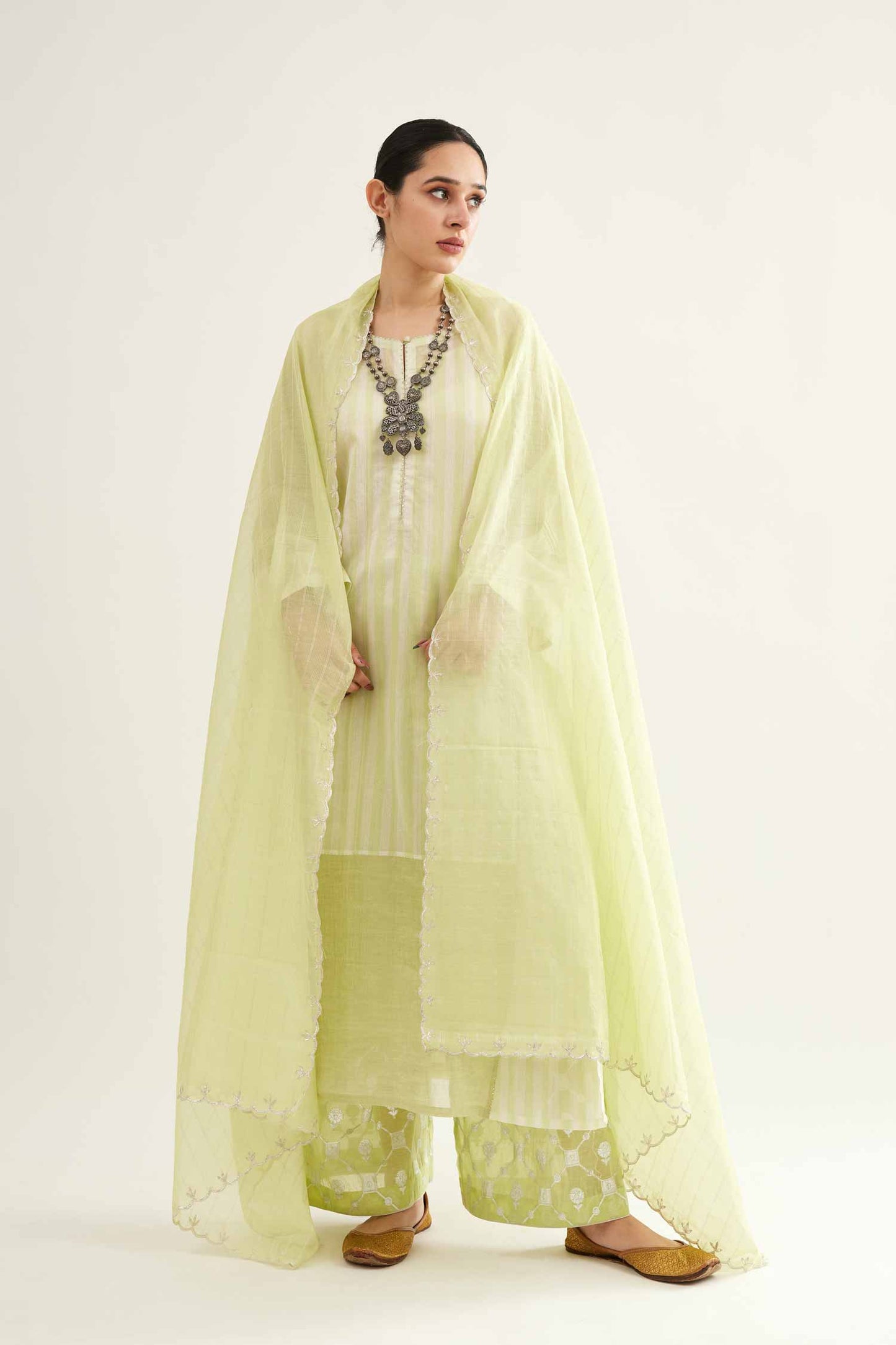 Aqueela Begum joda (Dhani)