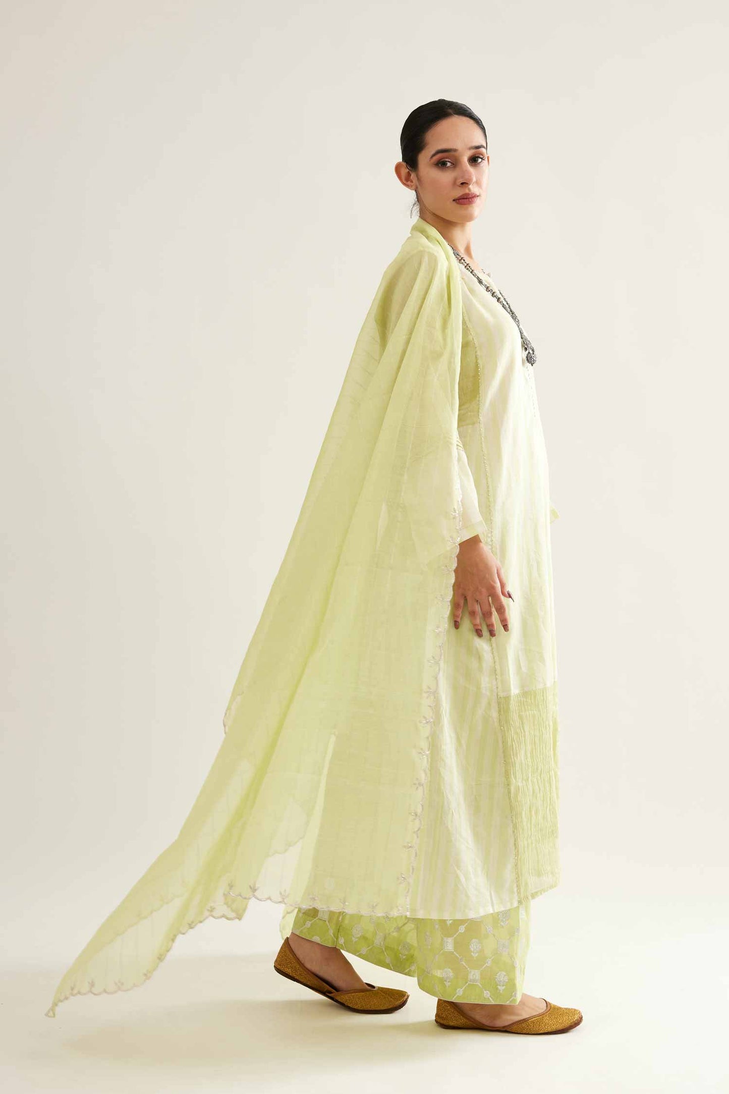 Aqueela Begum joda (Dhani)