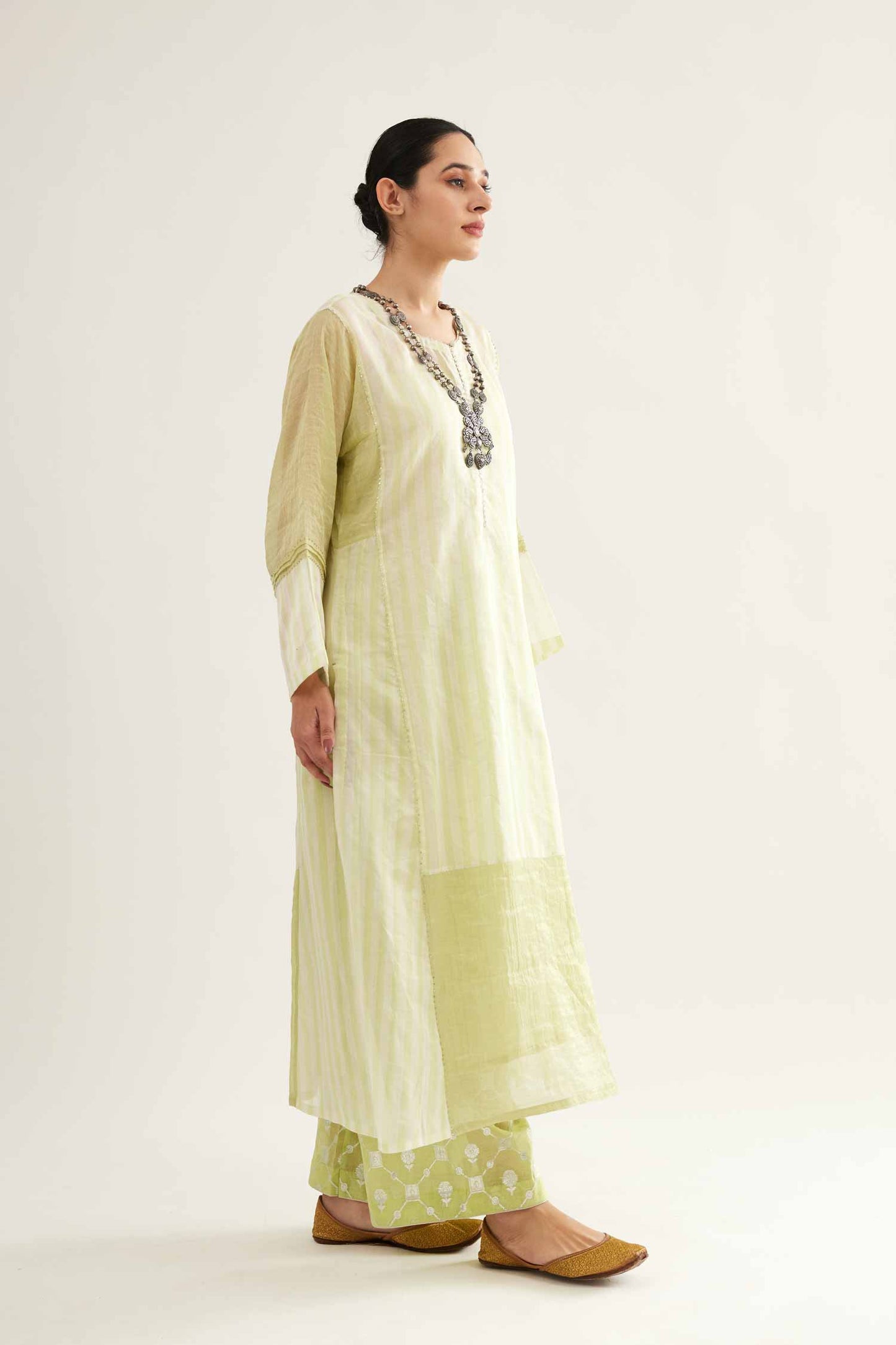 Aqueela Begum joda (Dhani)