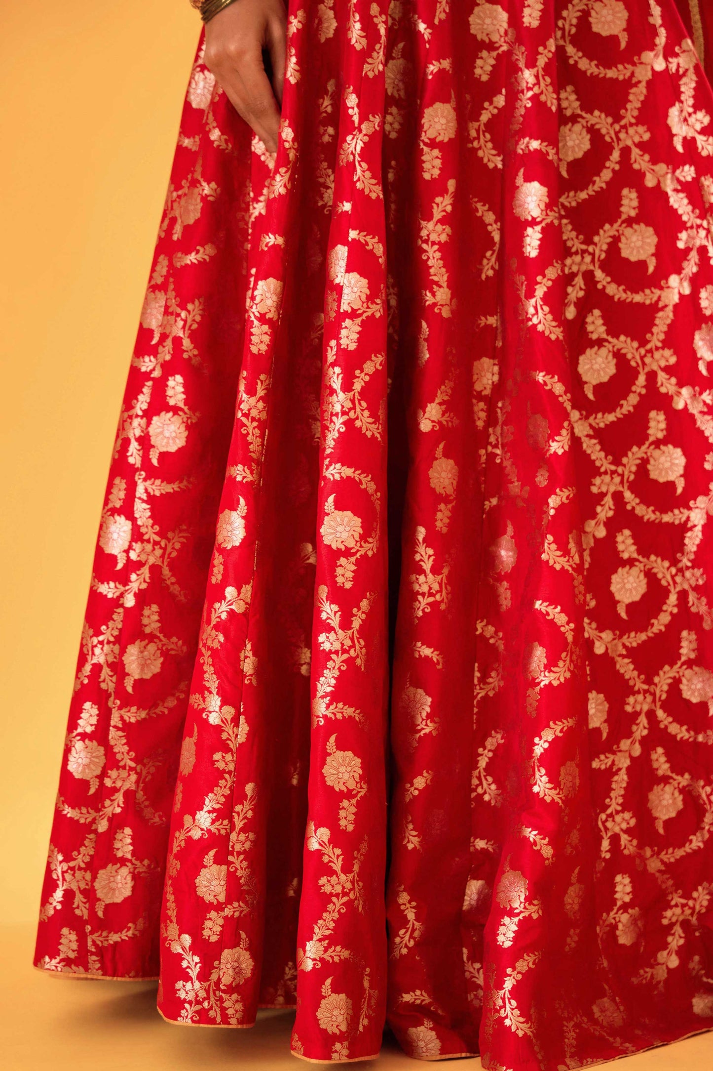 Durgavati Banarasi Lehenga (Surkh)