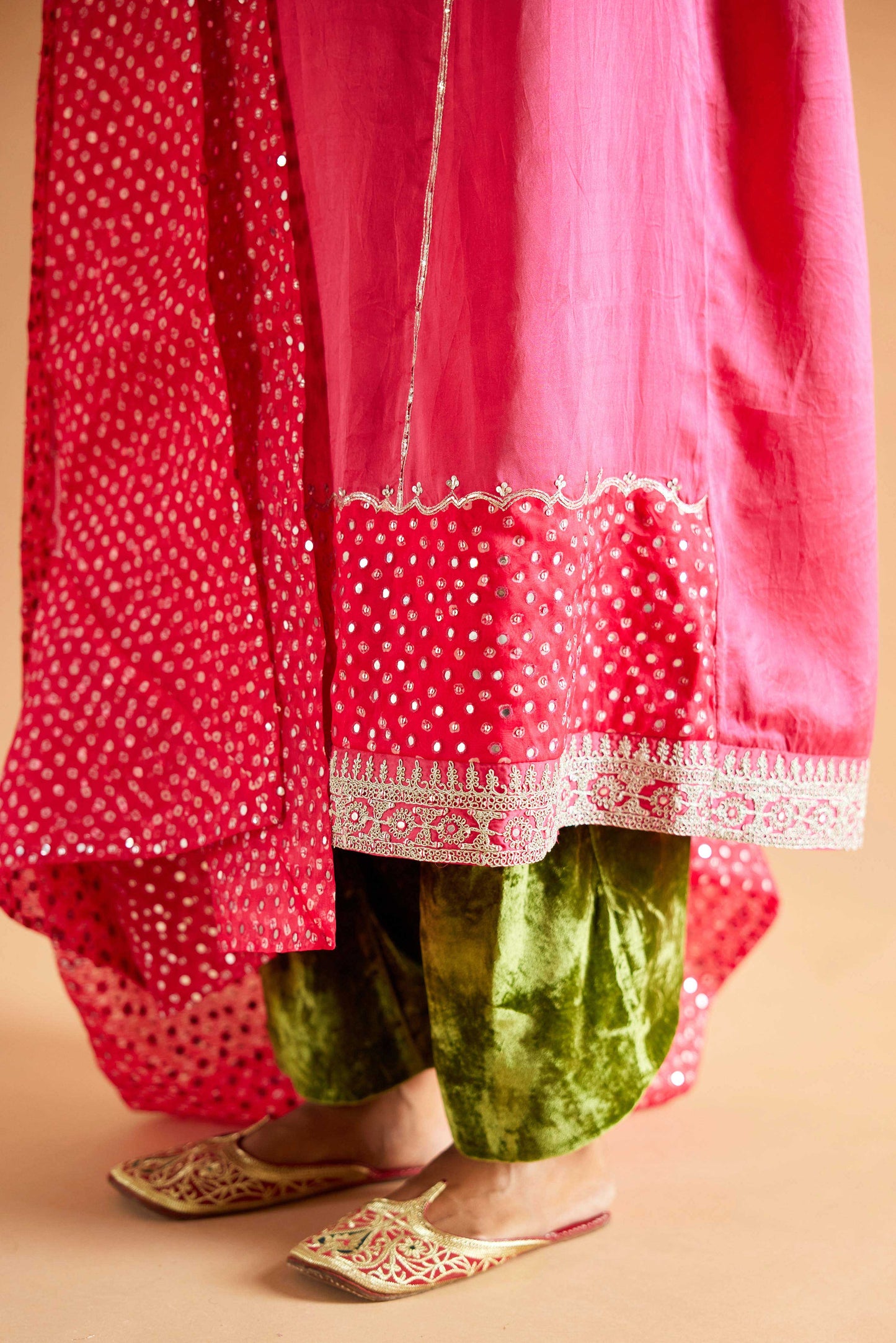 Himakshi Devi joda- Gulabi