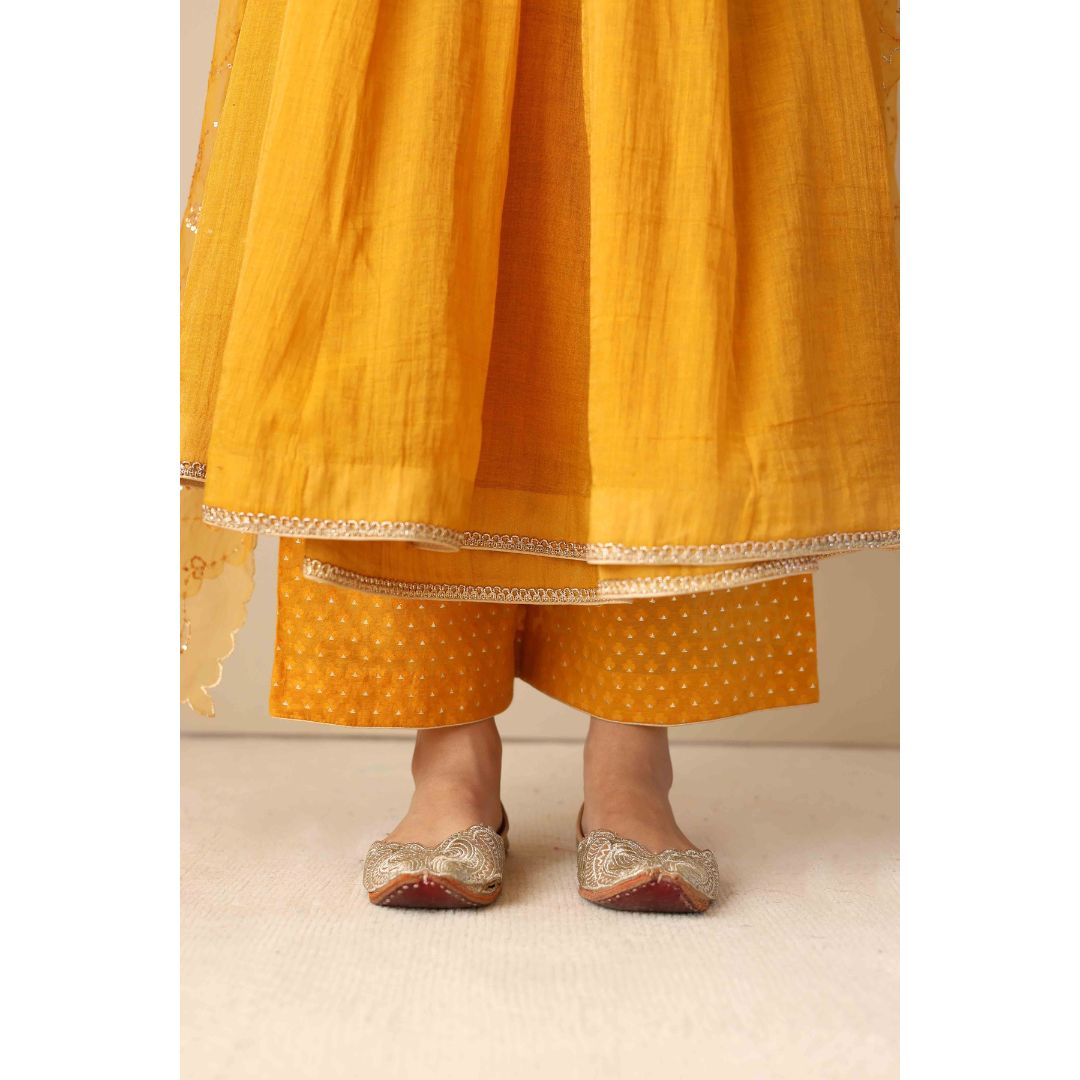 Jhilmil Sitara Peela
