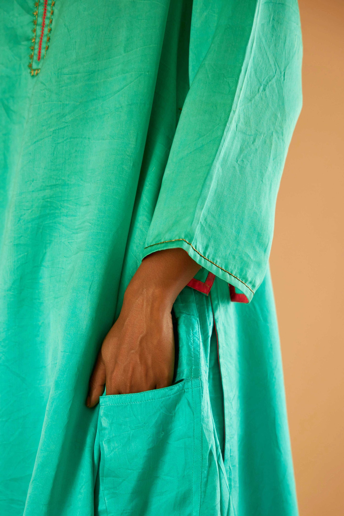 Reshmi Zareena joda (Firozi)