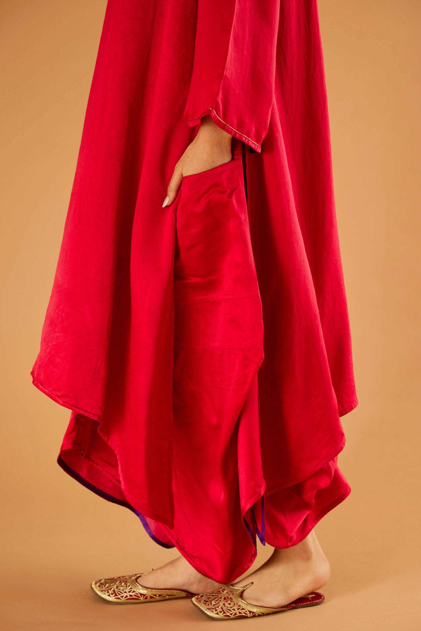 Reshmi Zareena joda (Surkh)