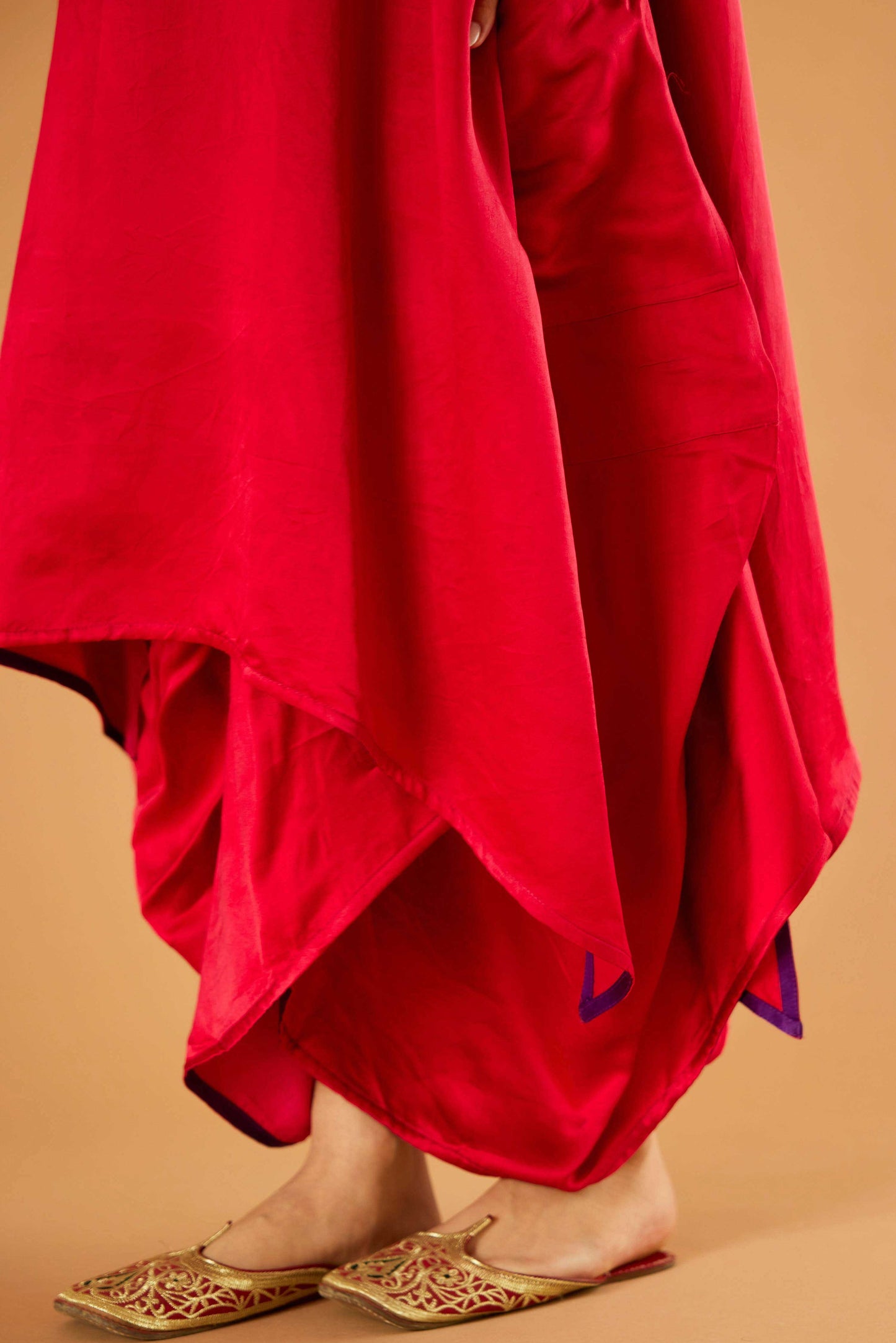 Reshmi Zareena joda (Surkh)