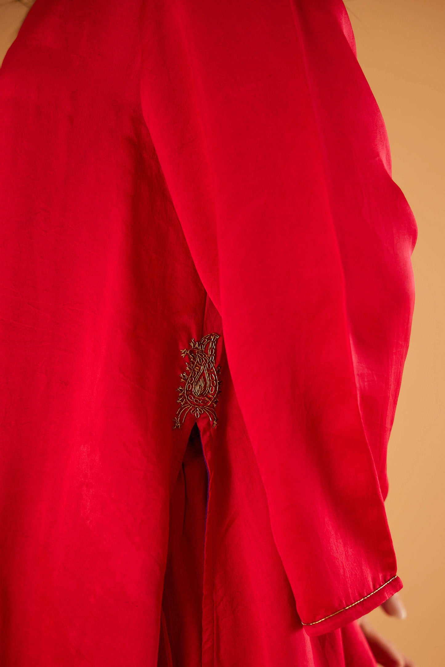 Reshmi Zareena joda (Surkh)