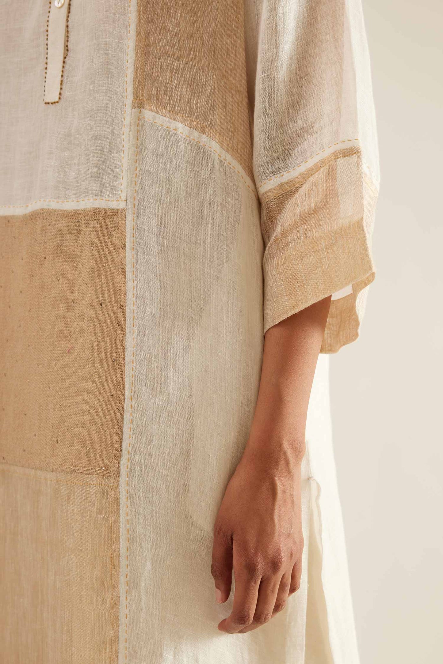 Sunehri Afshan Pevand kurta