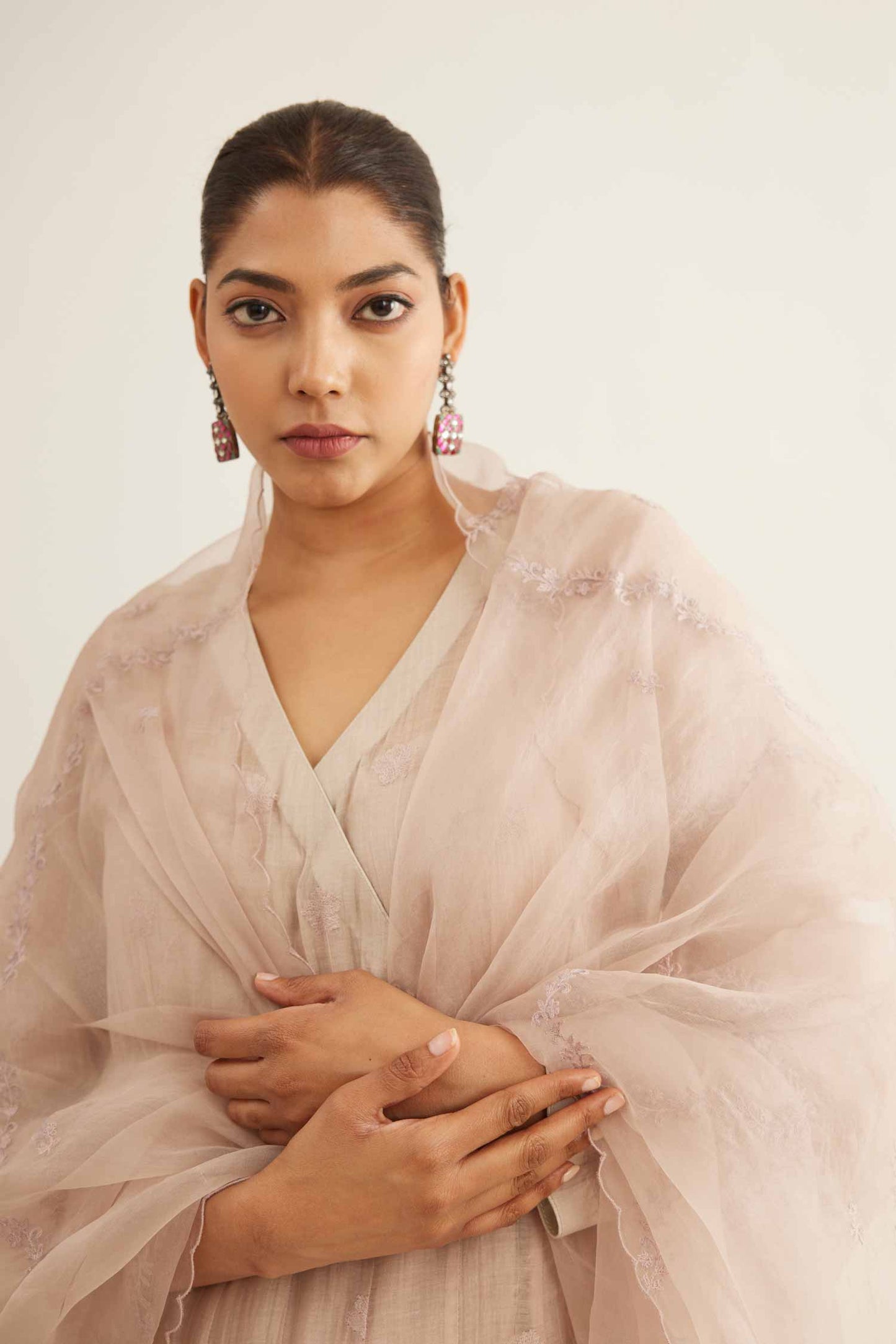 Shaista Chadi joda in blush