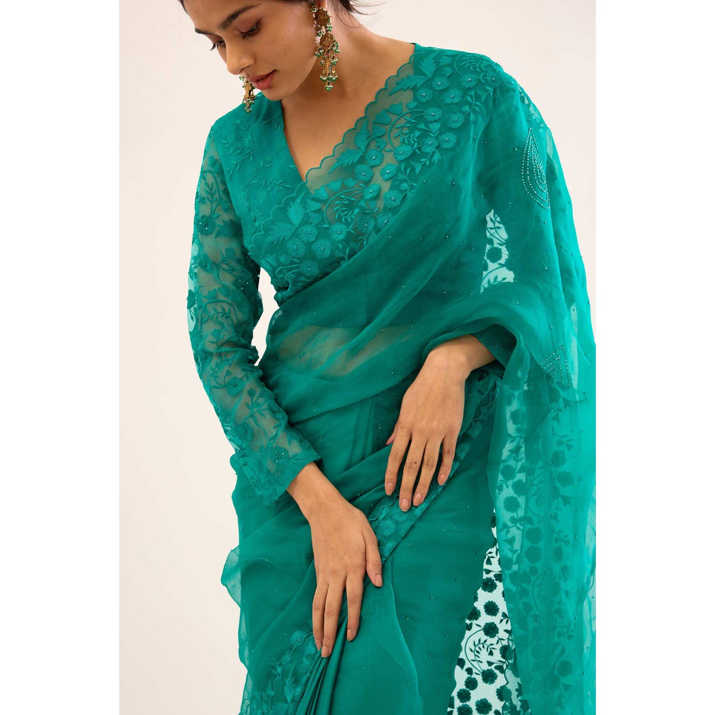 Shaista Saree Mattiya Safed
