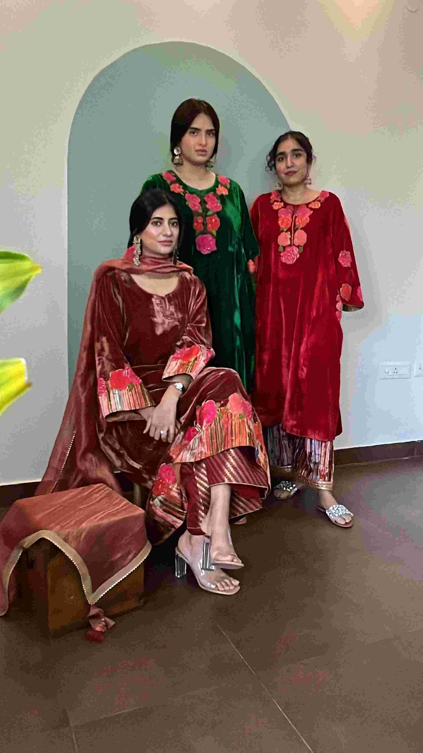 Brown makhmal joda