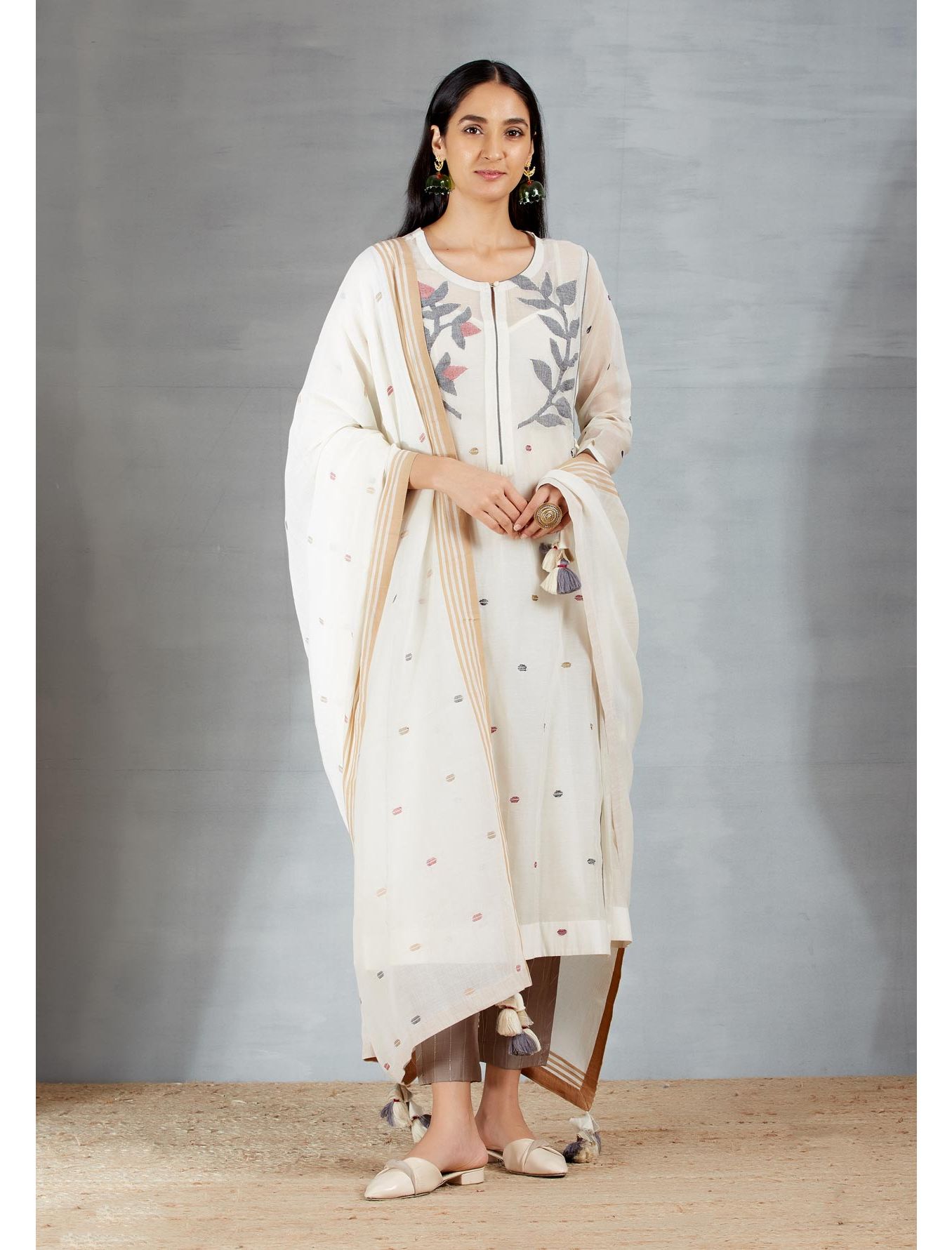 Dhakai joda in Offwhite