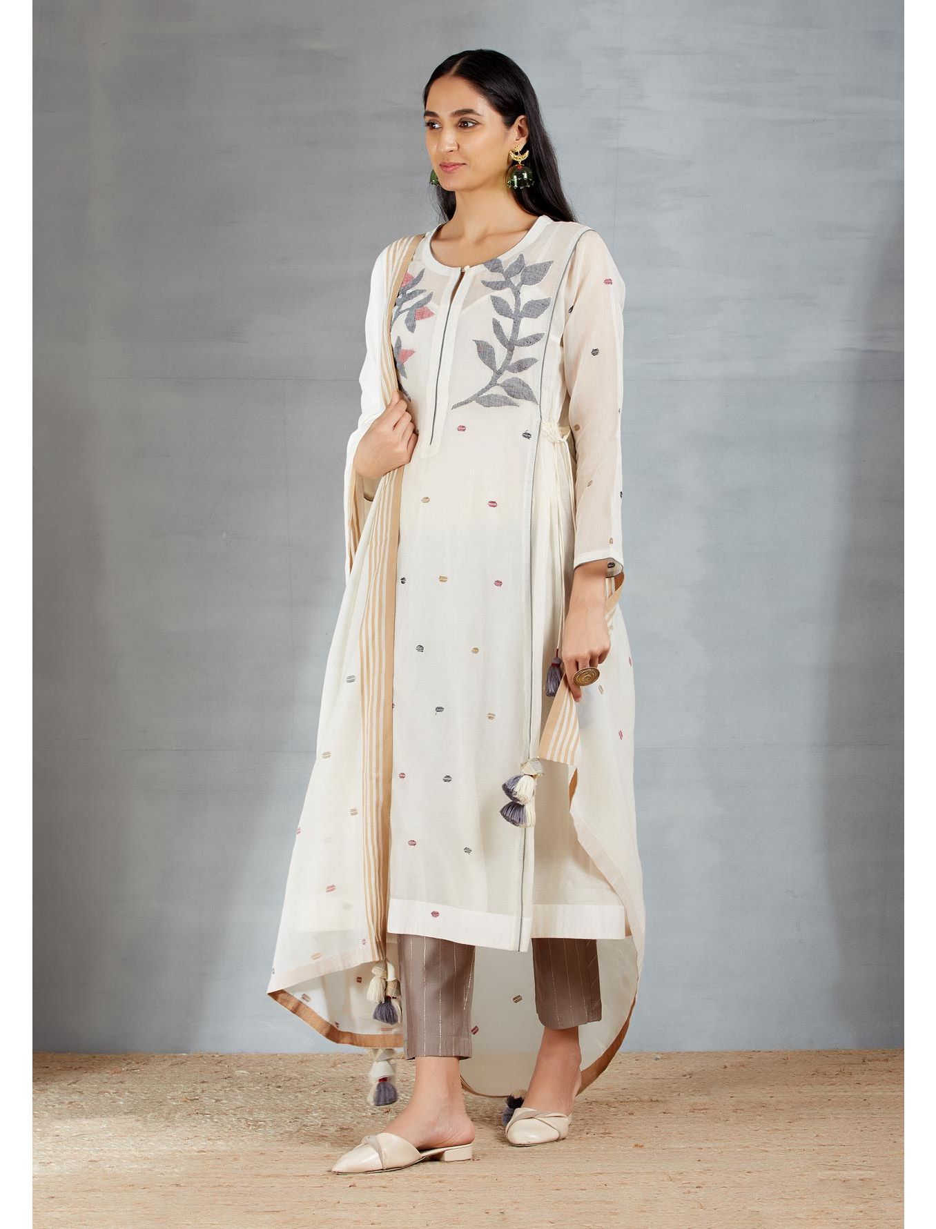 Dhakai joda in Offwhite