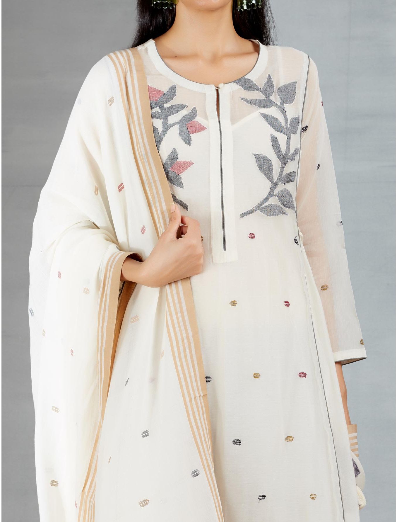 Dhakai joda in Offwhite