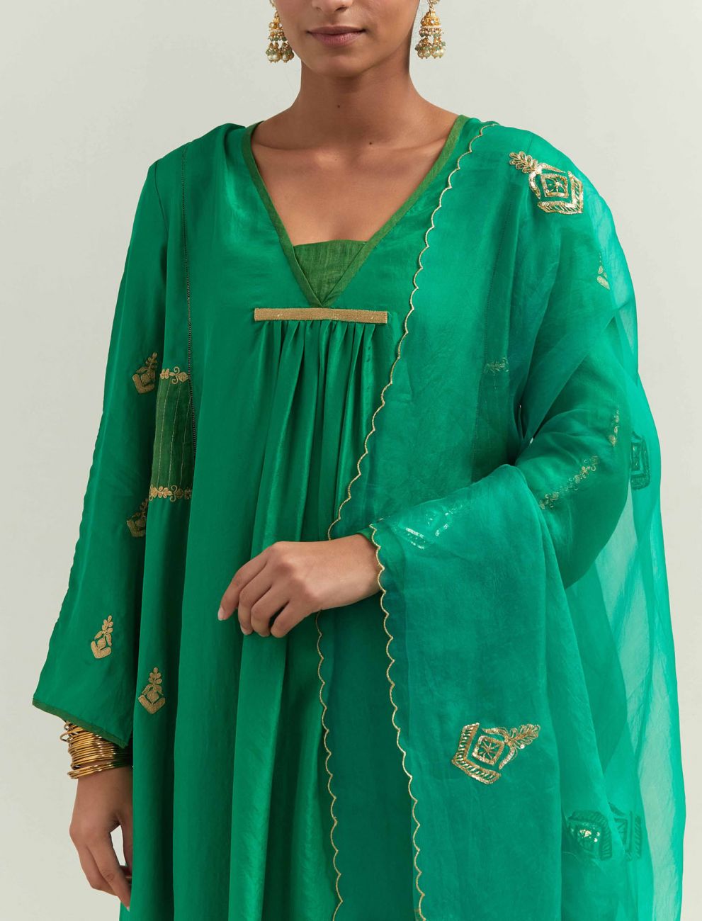 Mahmood Un Nisa- Green