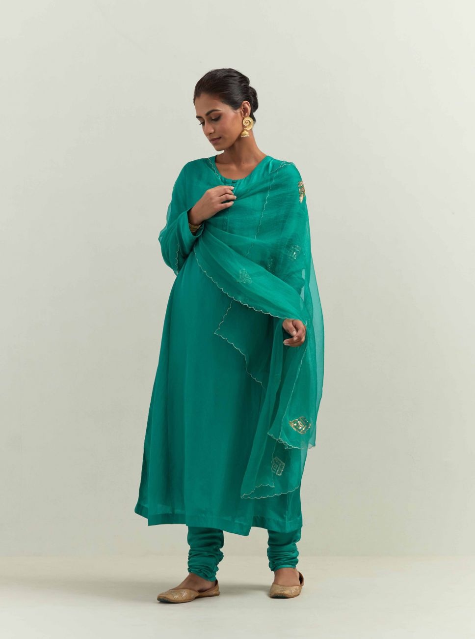 Mahmood Un Nisa- Neela