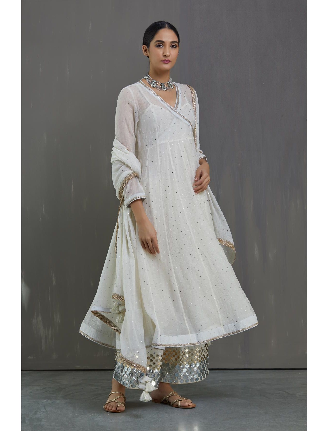 Zohra Jabeen Kamdani Joda- Offwhite