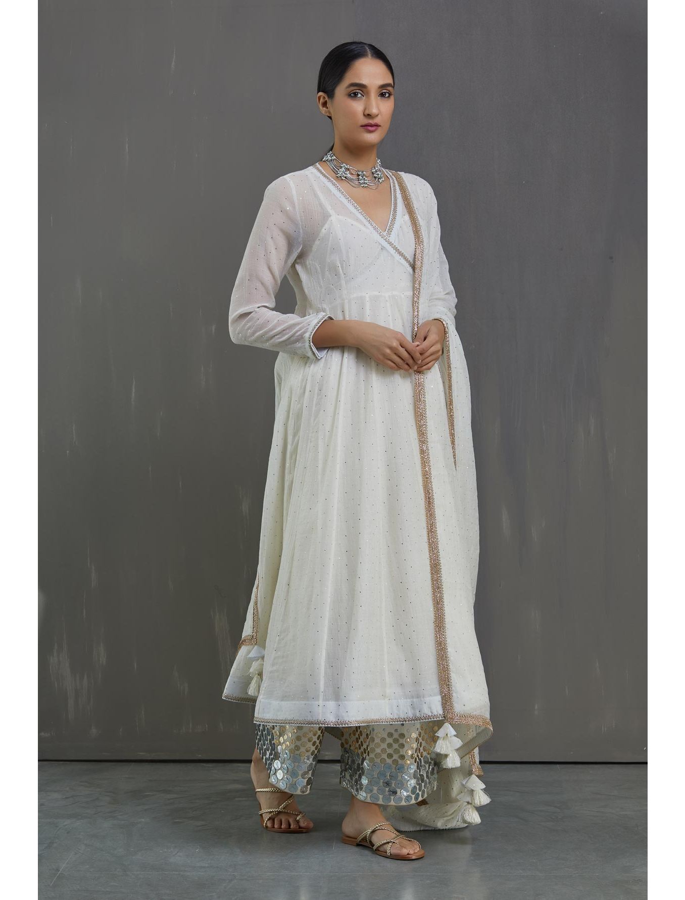 Zohra Jabeen Kamdani Joda- Offwhite
