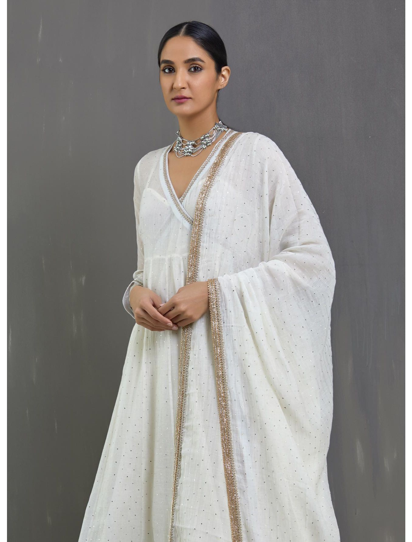 Zohra Jabeen Kamdani Joda- Offwhite