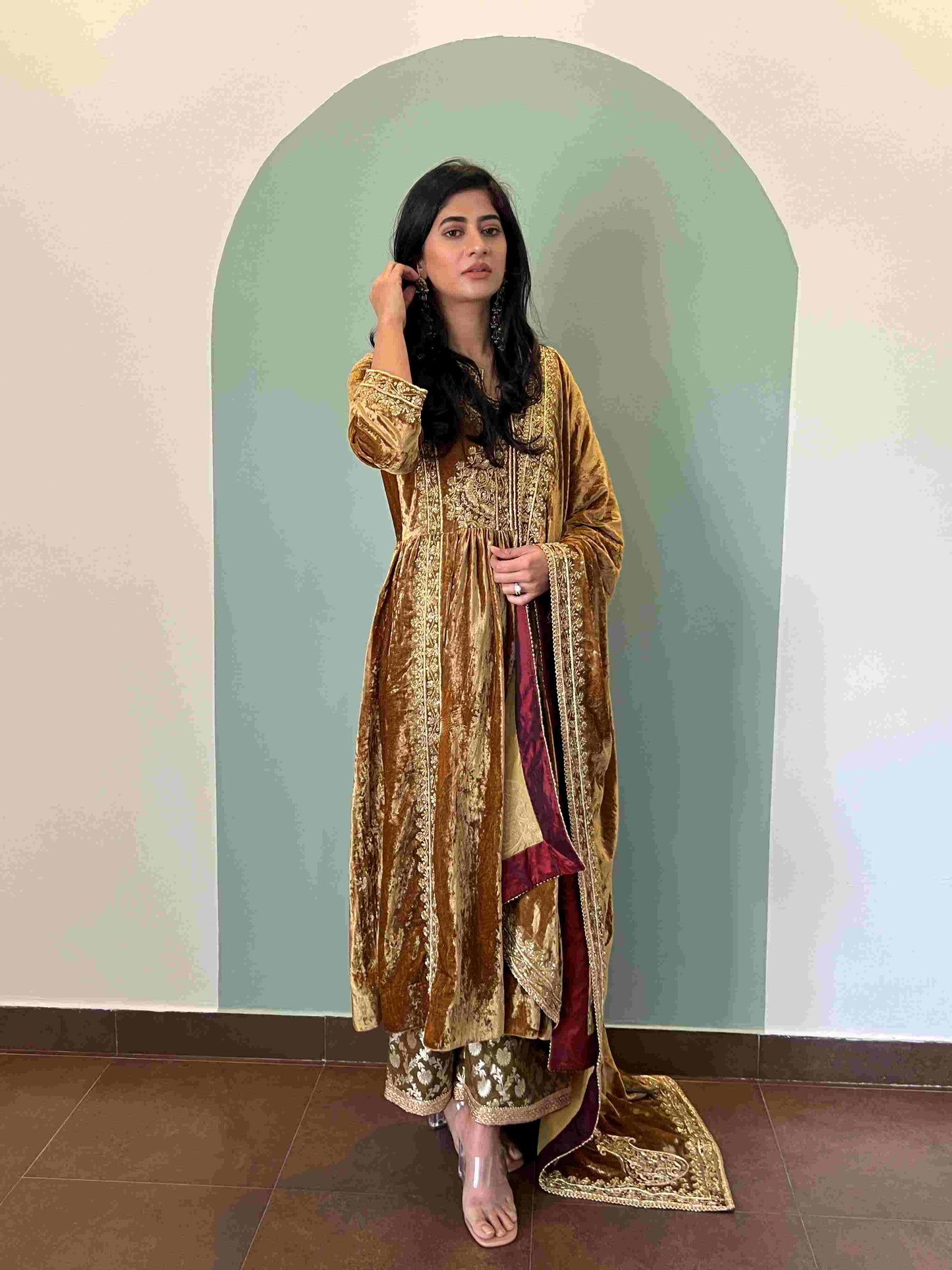 Gold makhmal joda