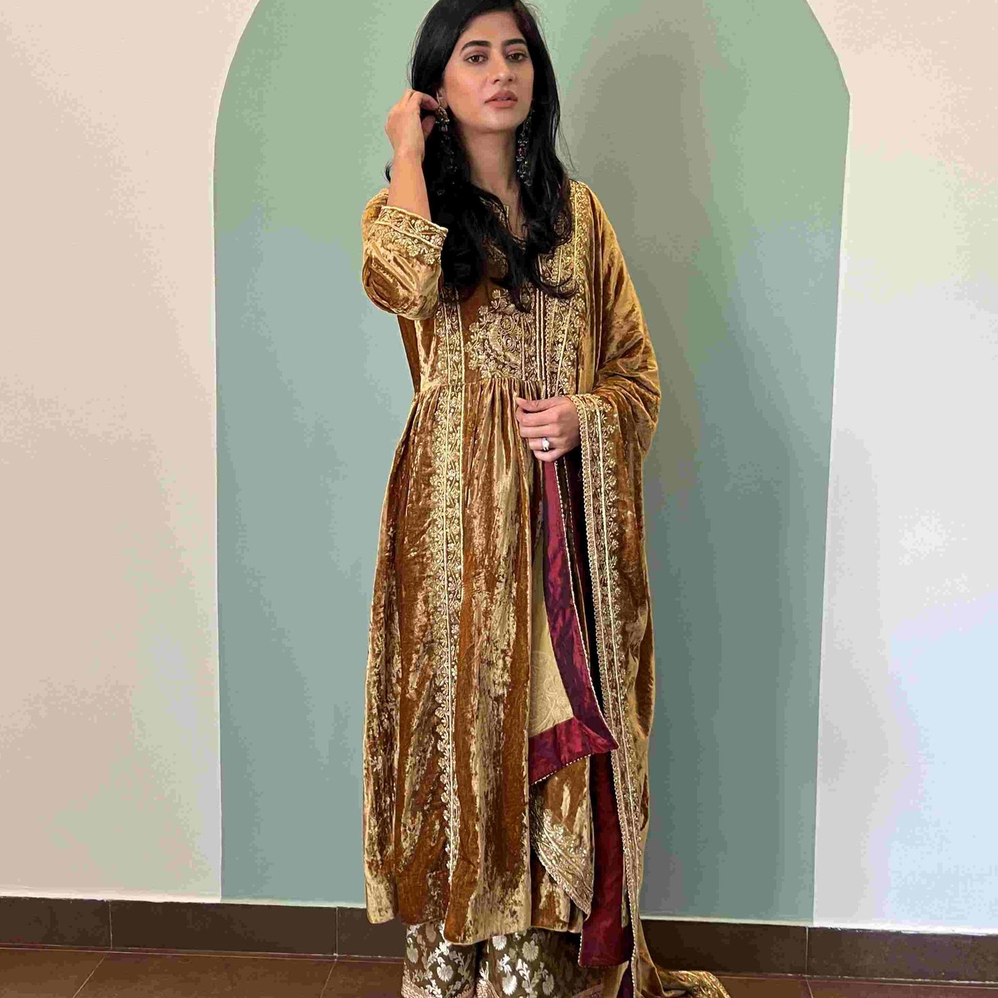 Gold makhmal joda