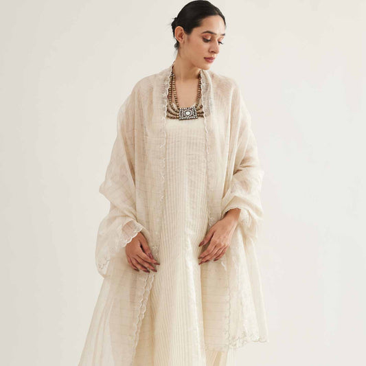 Aqueela Begum joda (safaid)