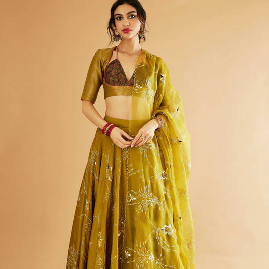 Gayatri Devi Lehenga (Mehendiya)