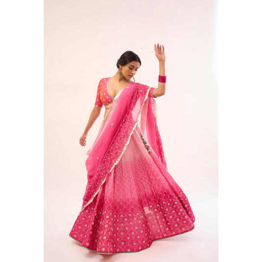 Meenakshi Devi Lehenga Gulabi