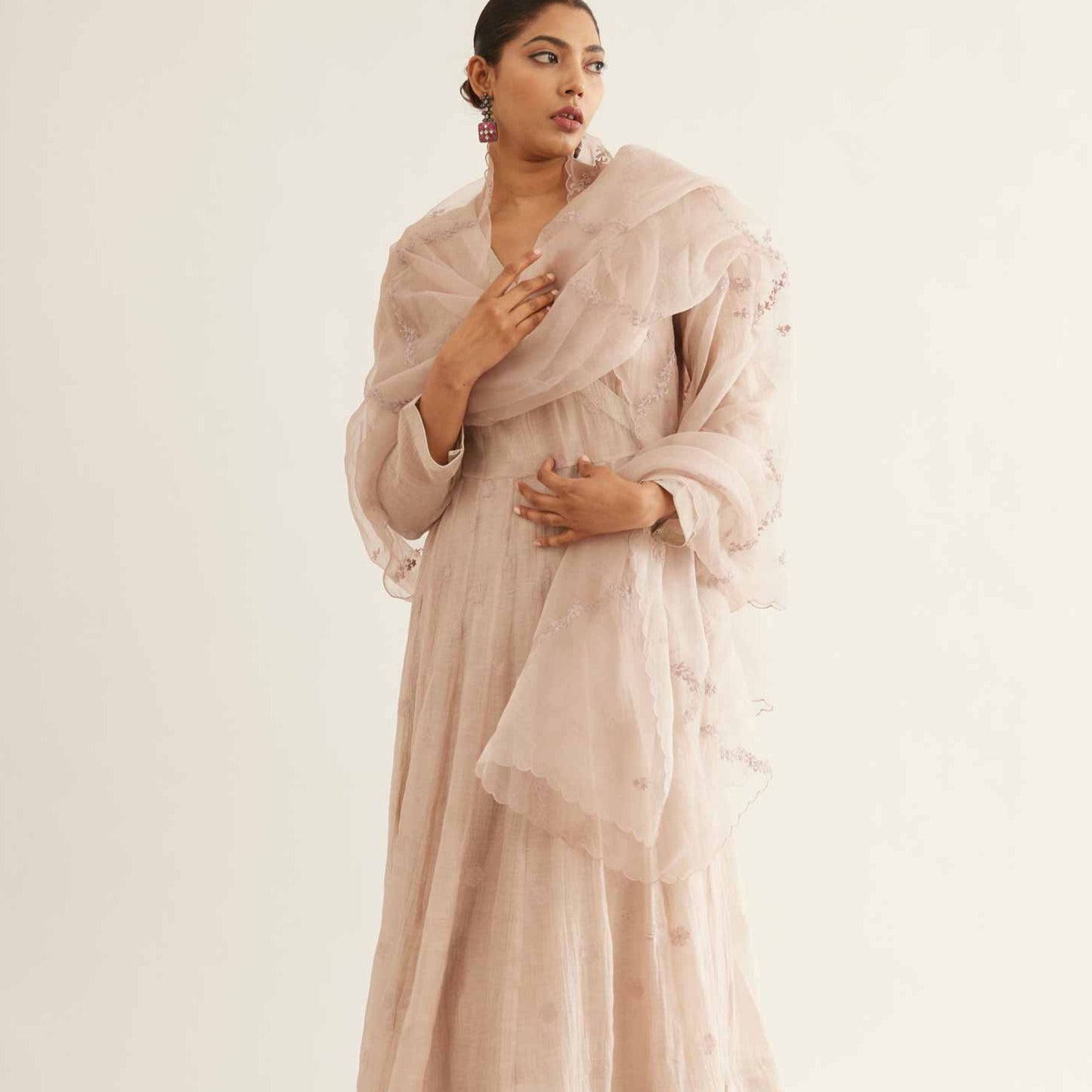 Shaista Chadi joda in blush