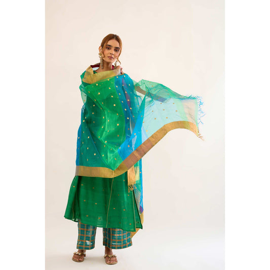 Shumaila joda Sabz/ Green