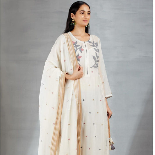 Dhakai joda in Offwhite