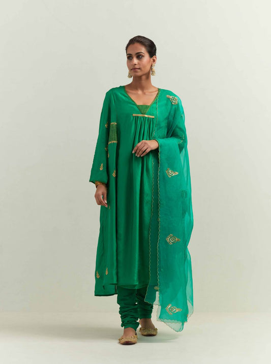 Mahmood Un Nisa- Green