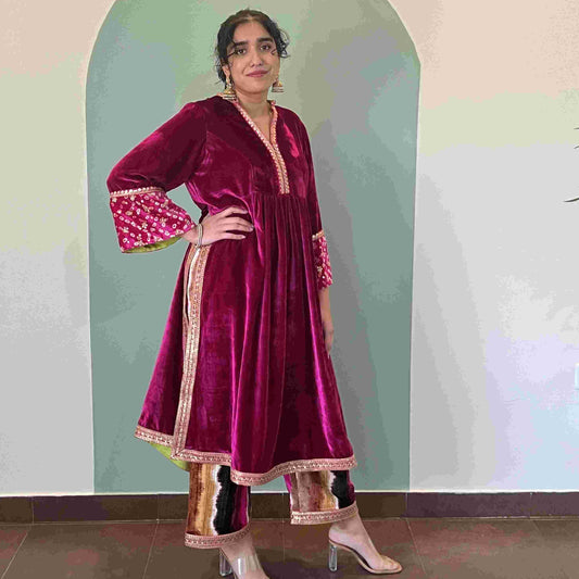 Magenta makhmal with Bandhani joda